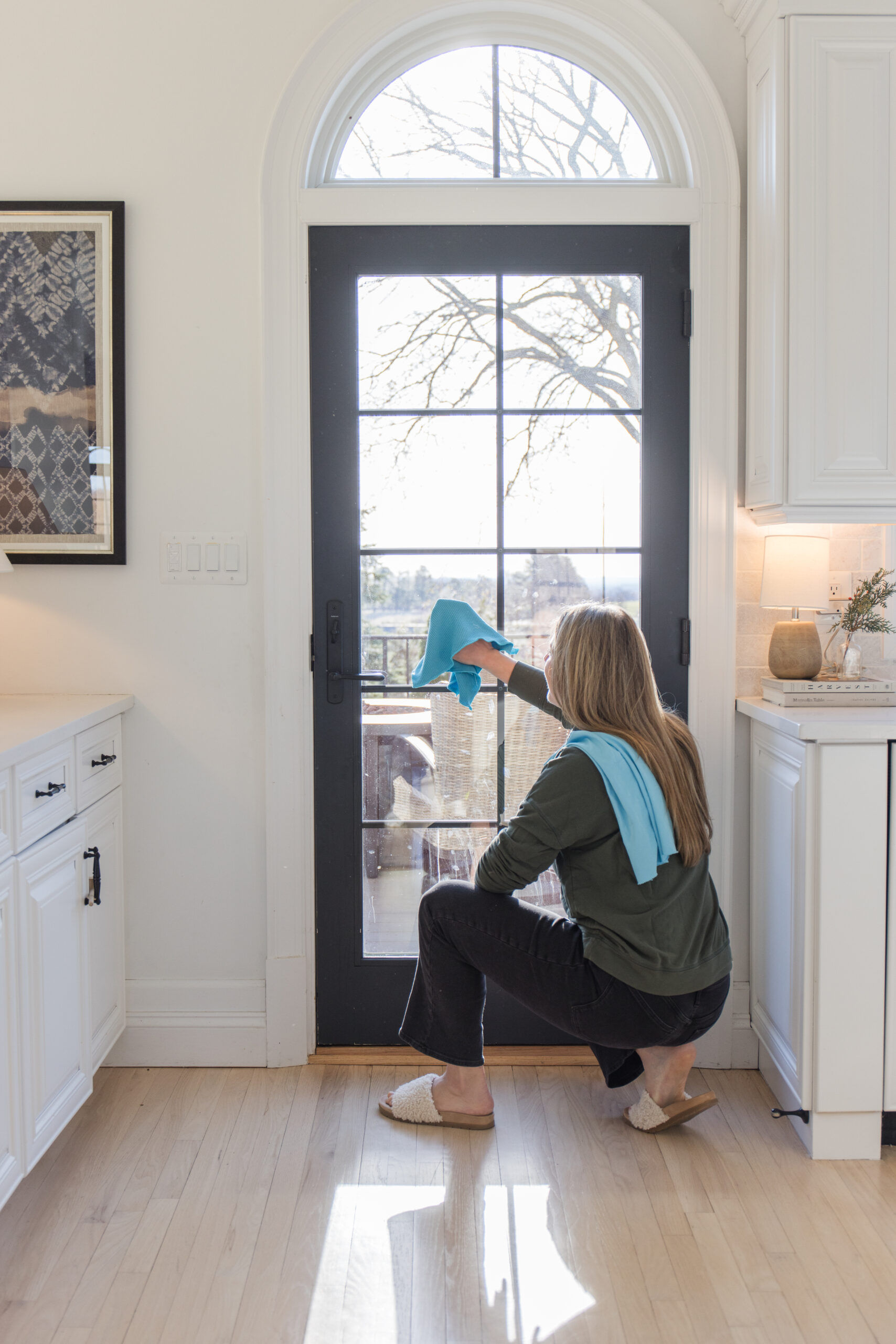 spring cleaning refresh, cleaning back door with microfiber window cleaning kit from Amazon