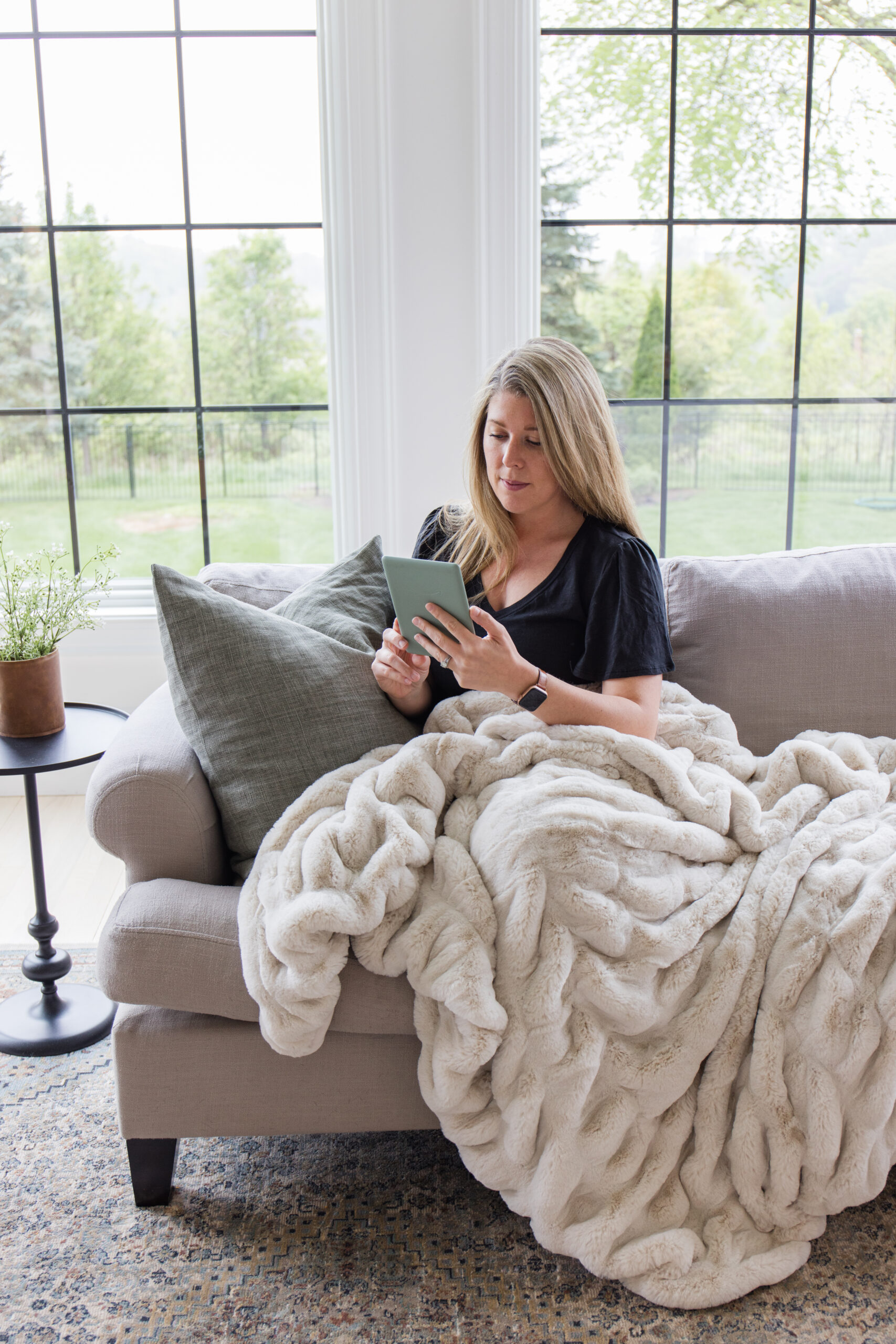 mother's day gift guide | mother's day, mother's day gift, gifts for mom, gift guide, kindle, blanker, home, relax