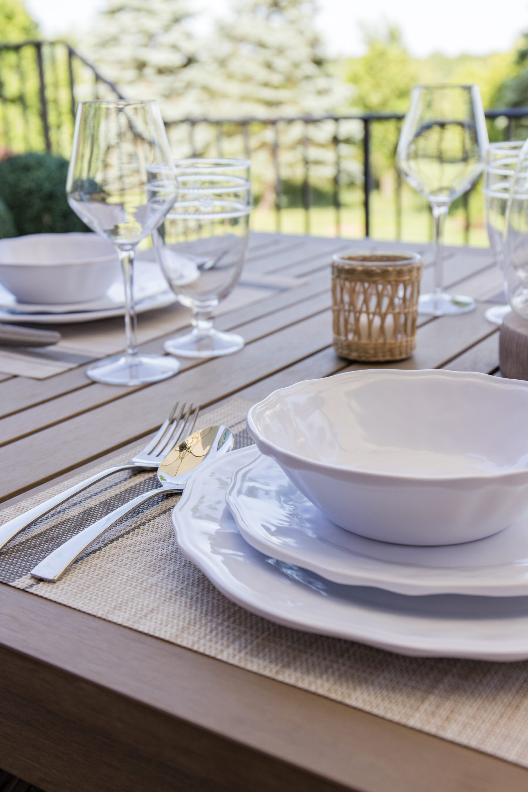 outdoor dining decor, unbreakable wine glasses from amazon, dinnerware set, placemats, goblet glasses